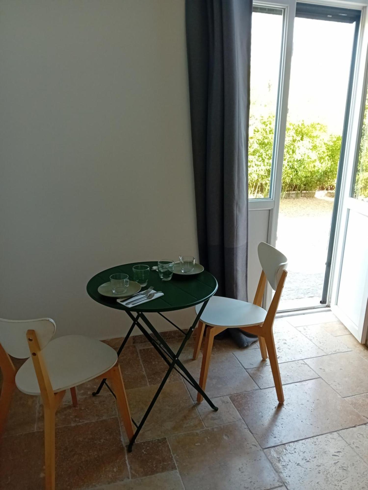 Chambre Dans Maison De Maitre Hotel Cuers Bagian luar foto